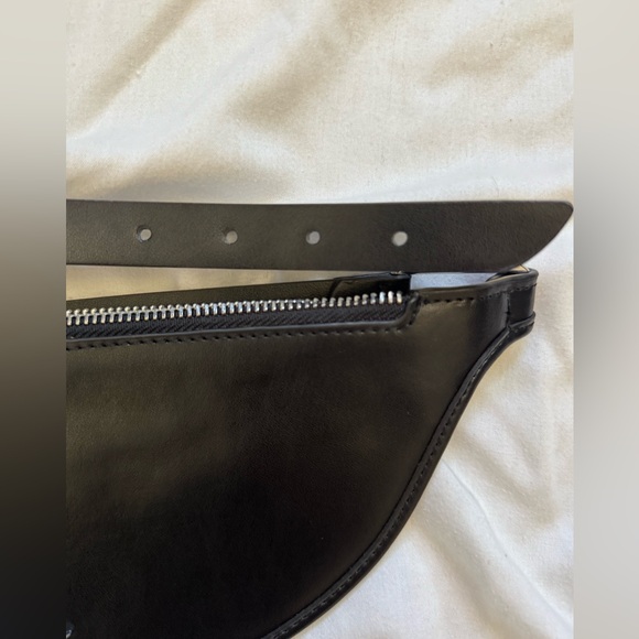 (NEW) Michael Kors Black Reversible Belt Bag - Picture 4 of 7